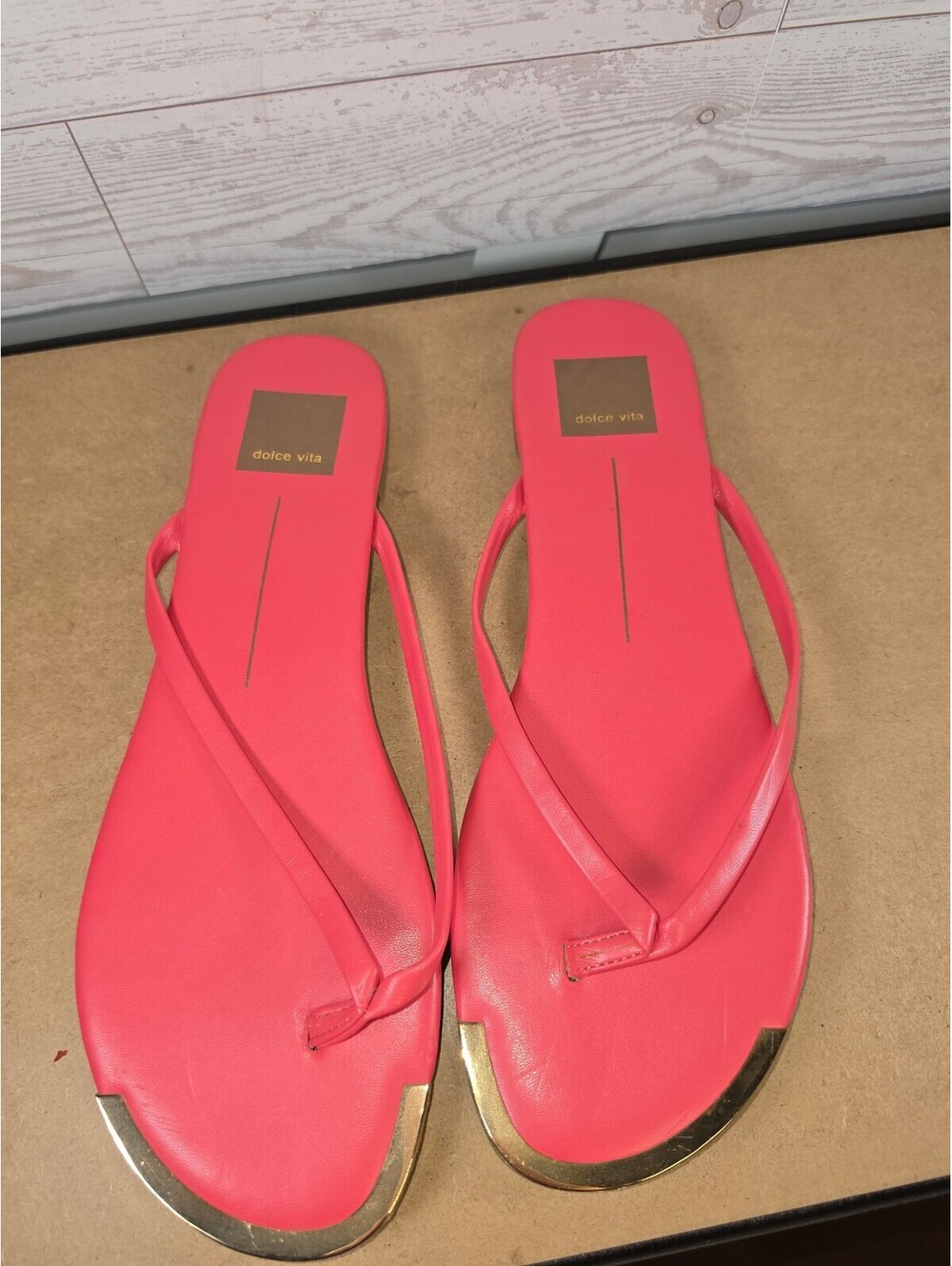 Dolce Vita Pink Coral Thong Sandals Women’s Size 8.5 Metallic Trim